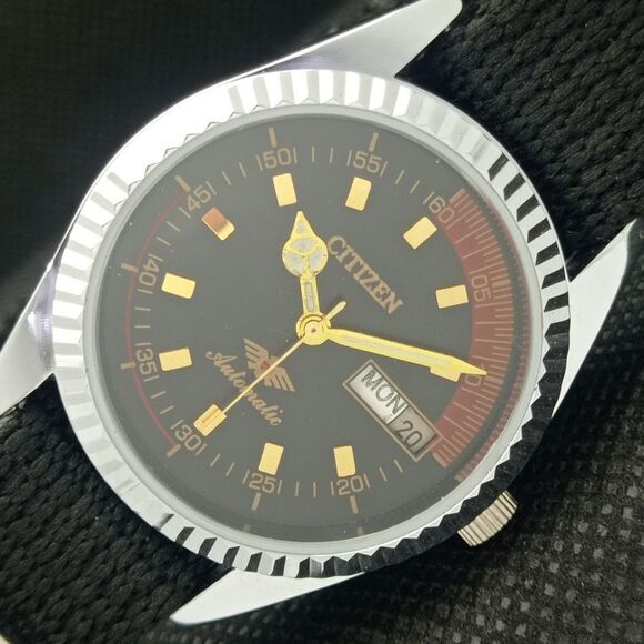 Vintage 1982 Citizen Automatic Mens Silver Watch W/daydate & Red accents - Picture 1 of 8